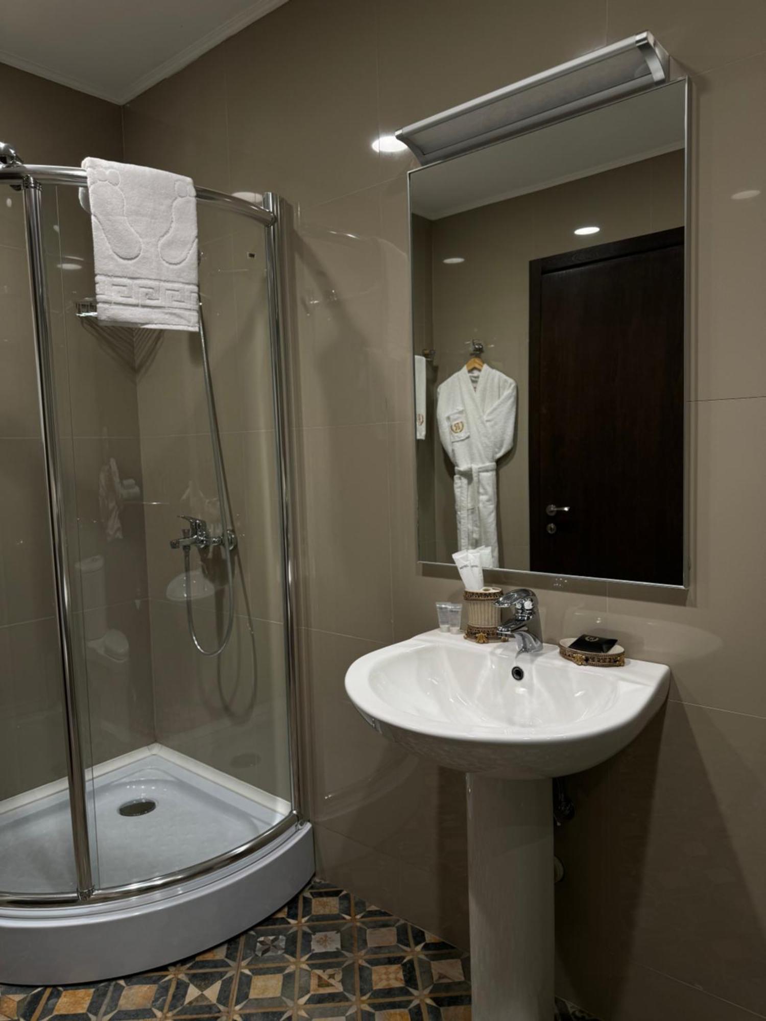 Redline Hotel Tbilisi Ngoại thất bức ảnh